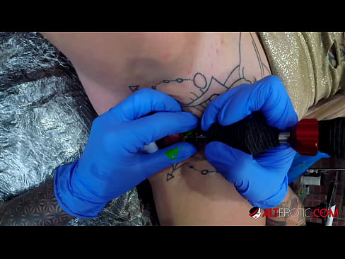 ❤️ Extreem getatoeëerde hottie Sully Savage kreeg een tatoeage op haar clitoris ☑ Porn video at porn nl.heatpumpcenter.top ️❤